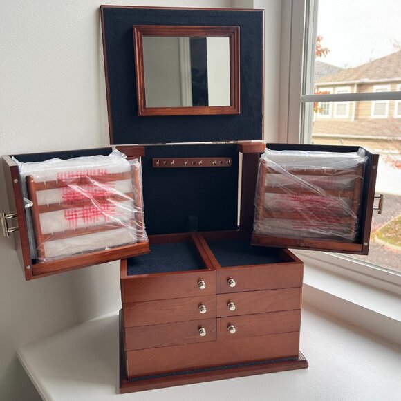 NWOB Lori Greiner 'For Your Ease Only' large, felt-lined wooden jewelry Box - Picture 10 of 16